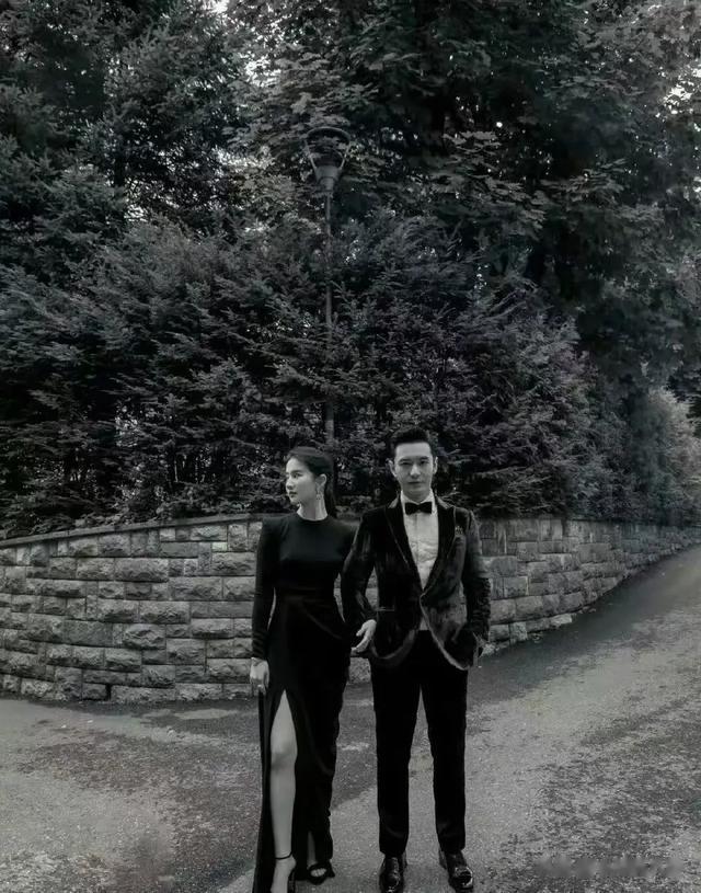 黄晓明和刘亦菲一起同框时,为何看起来既自然又没有油腻感呢 ??