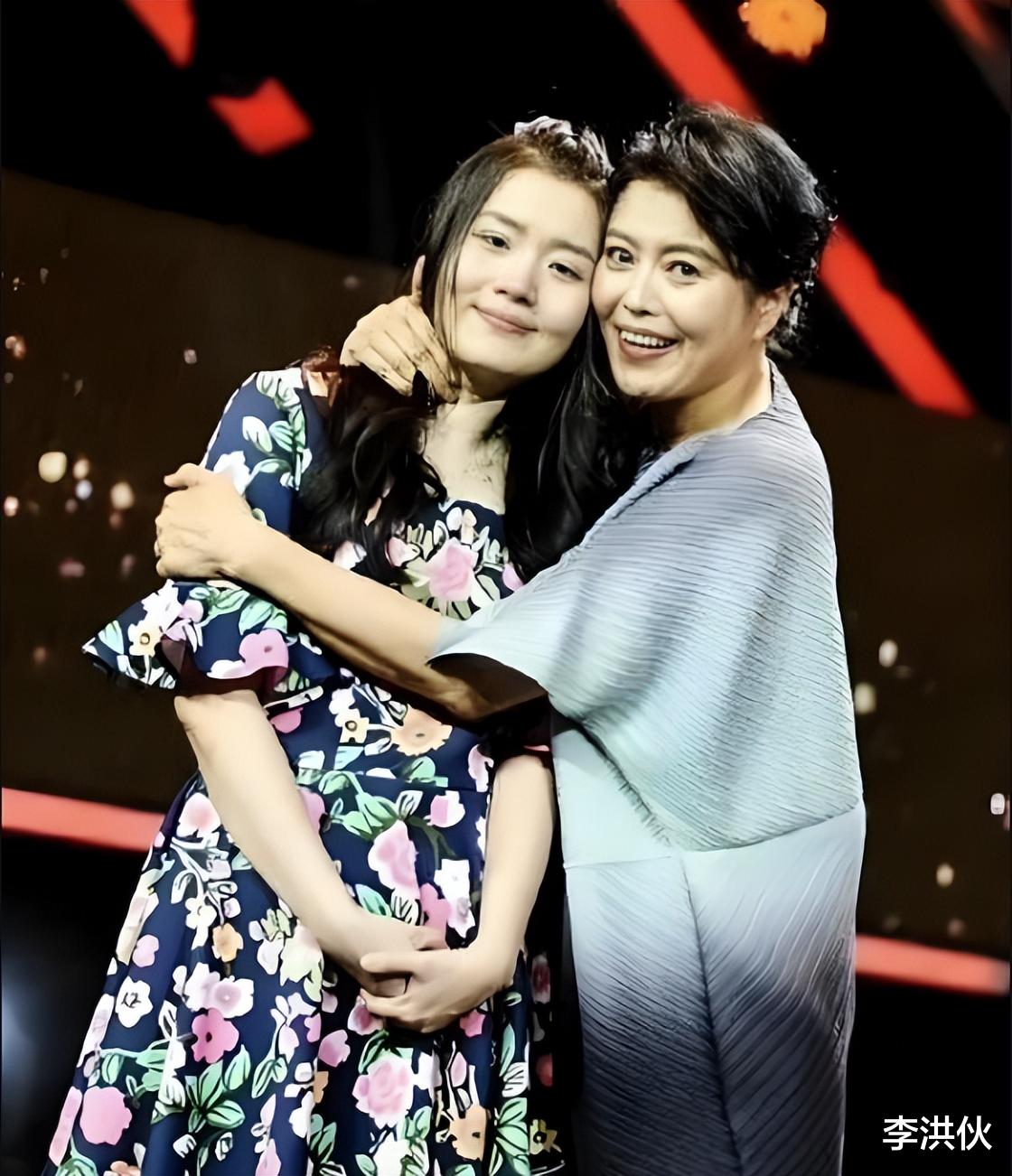 《我的后半生》丁嘉丽出场倒追男主，戏里豪放，戏外是个可怜人