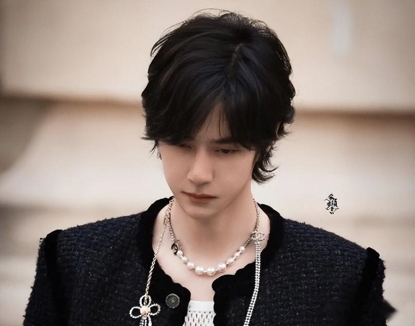 天塌了,乐华的摇钱树没了,王一博被多次“吸血”终于忍无可忍了