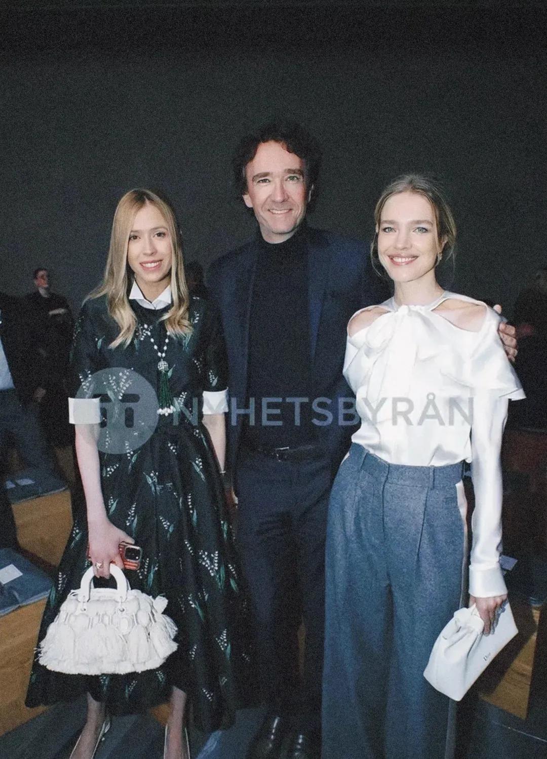 巴黎看秀！Rose合影被裁，Lisa和法国第一夫人同框，LV家族有面儿