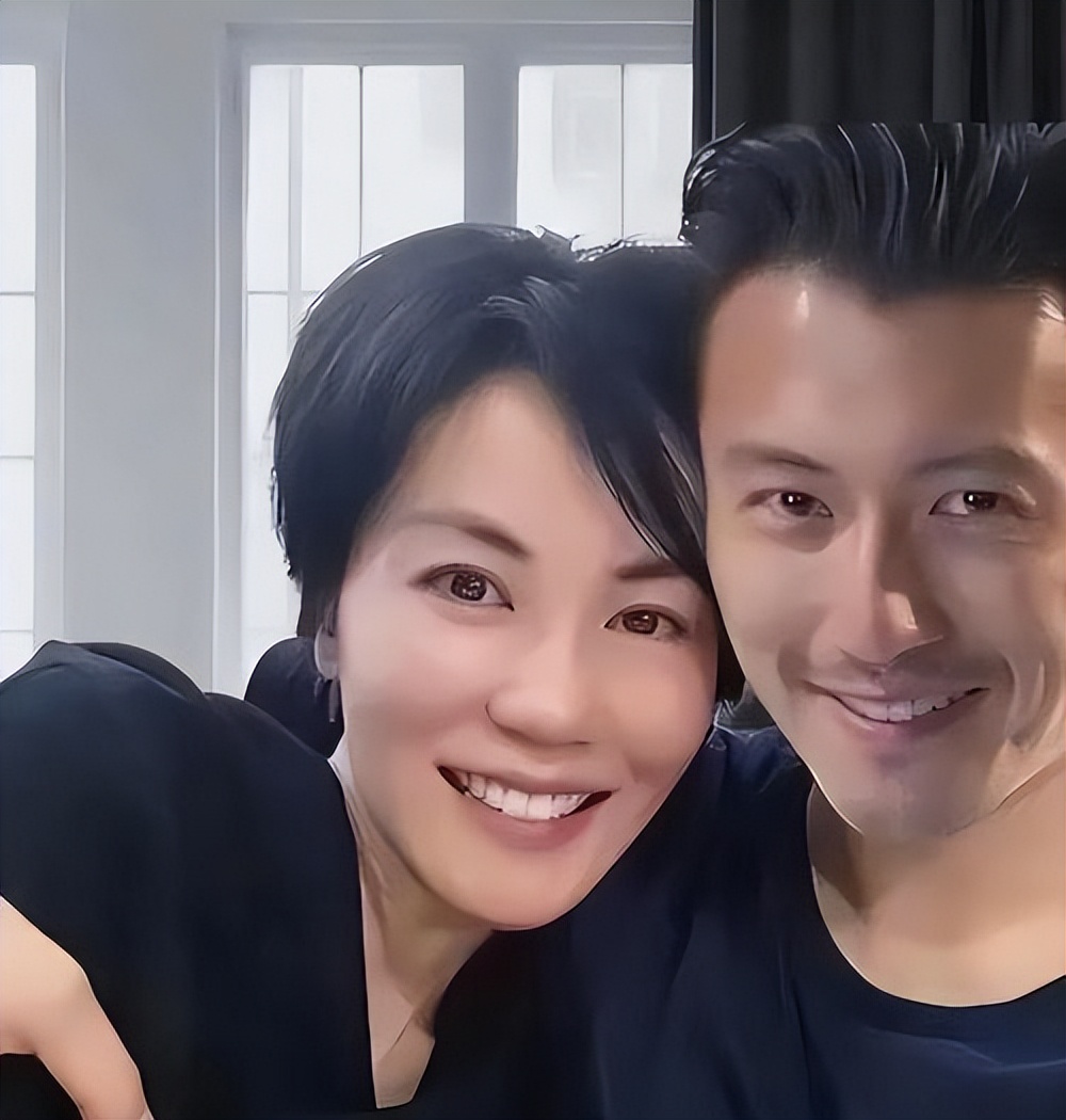 谢霆锋再传喜讯，王菲没想到复合后，会成前夫“望尘莫及”的存在