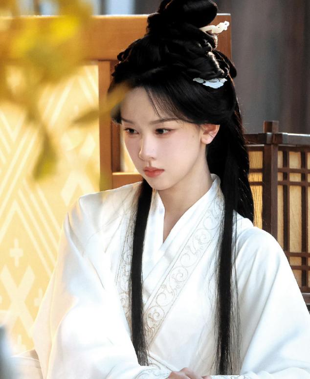 素衣才是真绝色！陈都灵清冷赵丽颖霸气，张婧仪倔强刘亦菲白月光