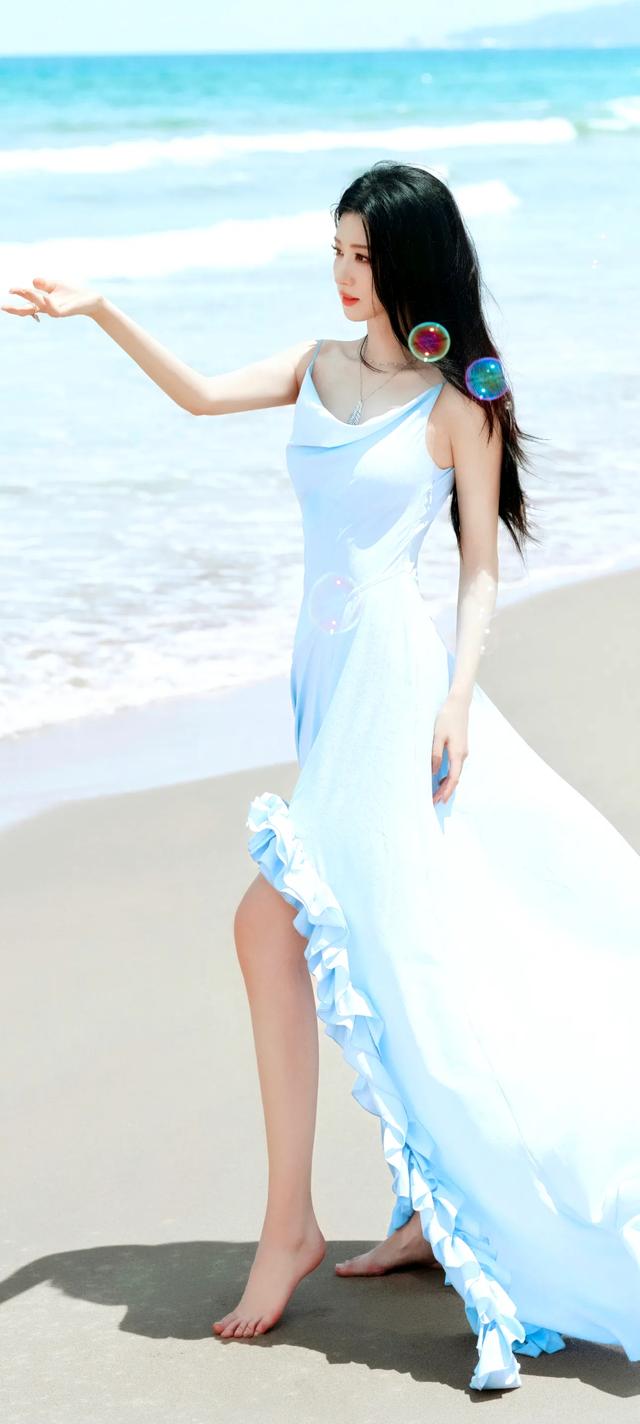 女明星高清无水印壁纸-王楚然，王楚然海边绝美身材壁纸美图