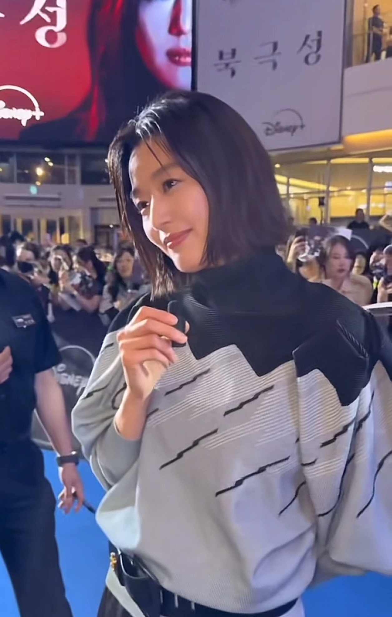 全智贤一直都很飒,又独自美丽,但眼里没有光,据说她老公负债了