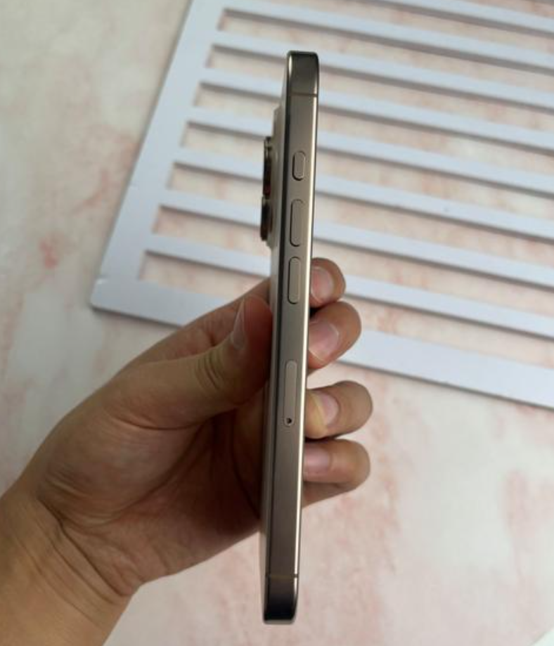 庫克放棄高利潤！A18 Pro+鈦合金+5倍光學變焦，降幅高達2500元
