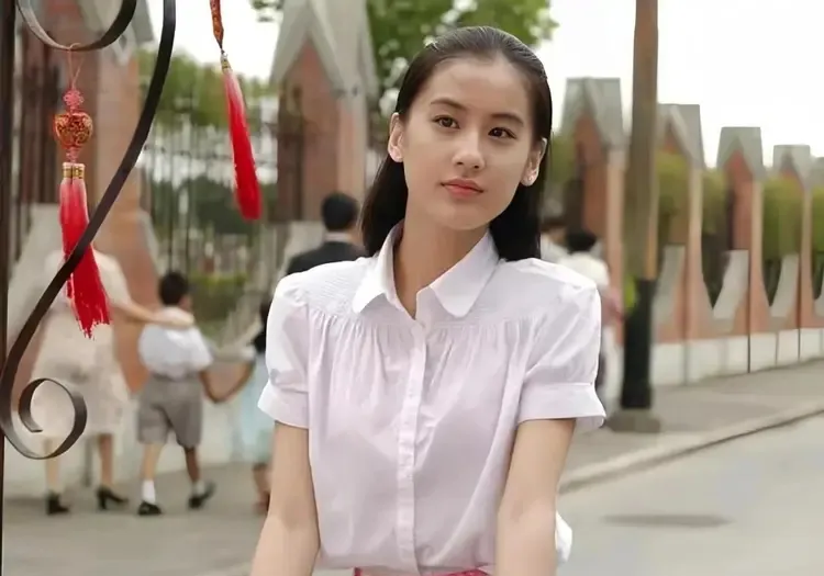 昔日金童玉女商场“偶遇”藏玄机！杨子发旧照求复合，黄圣依潇洒不回头