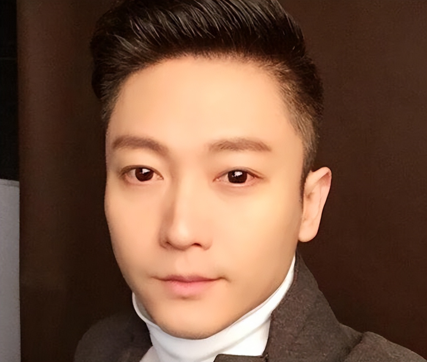 又一劣迹艺人捞金失败！评论翻车、演出遭抵制，官媒锐评戳他心窝