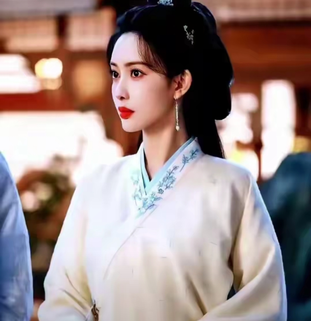 30岁孟子义再破天花板，这一次，她让杨紫和整个内娱都“沉默了”