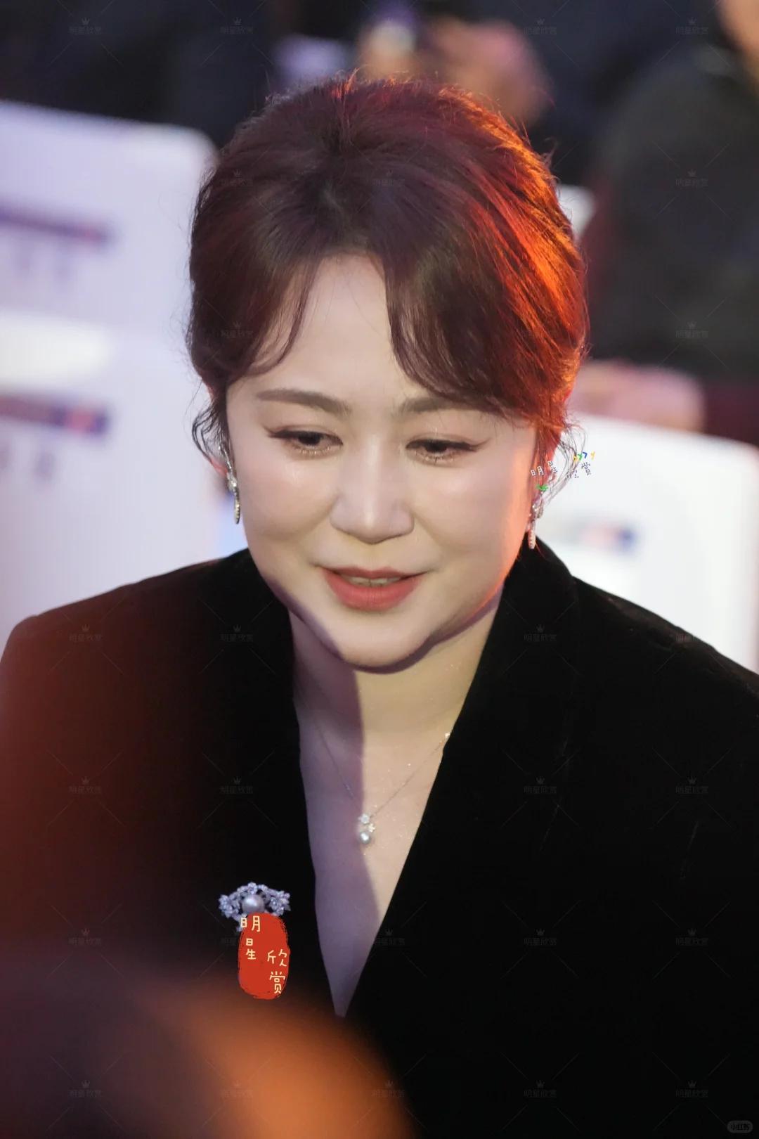 电影之夜太真实！章子怡脸肿又僵，马丽穿深V，秦海璐小肚腩抢镜