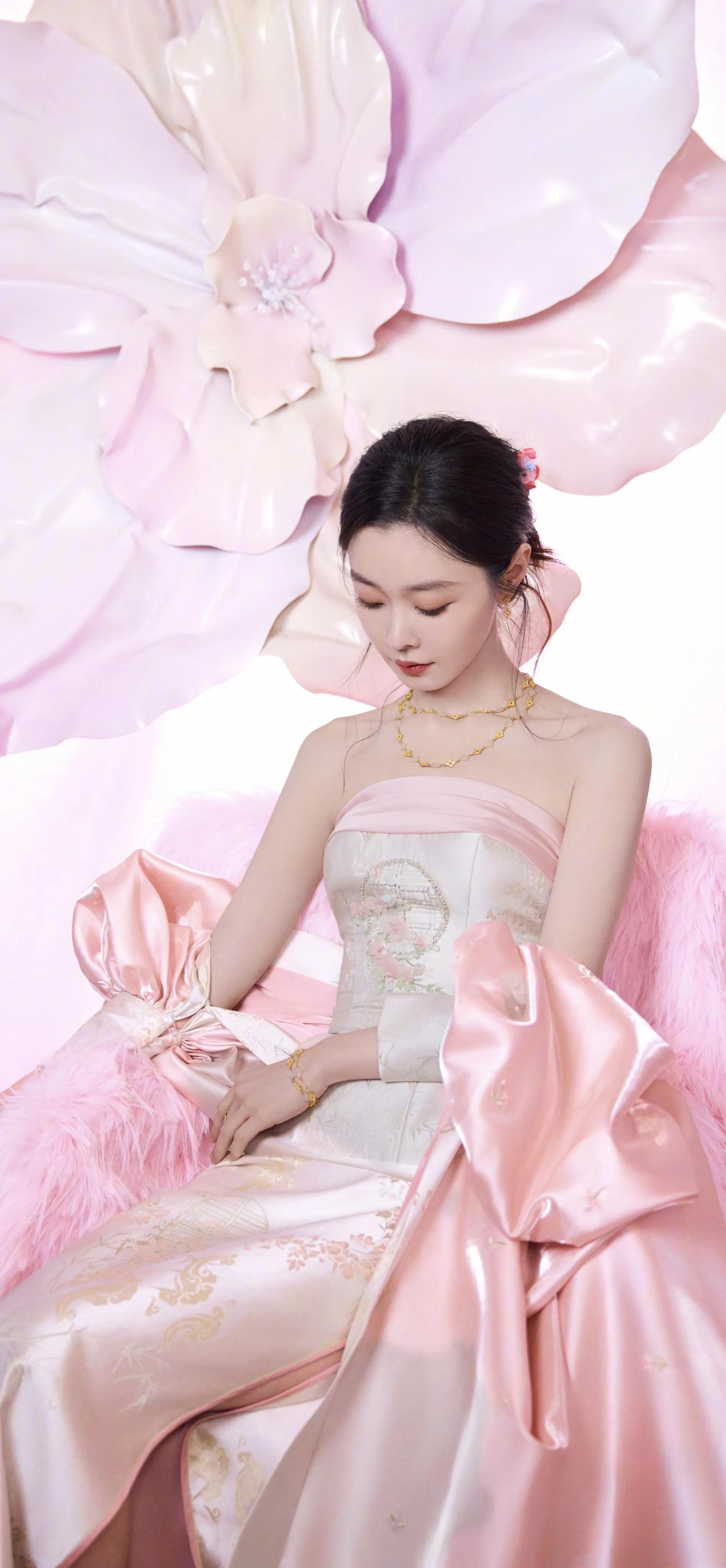 宋轶抹胸被赞东方美学巅峰，宋轶美图