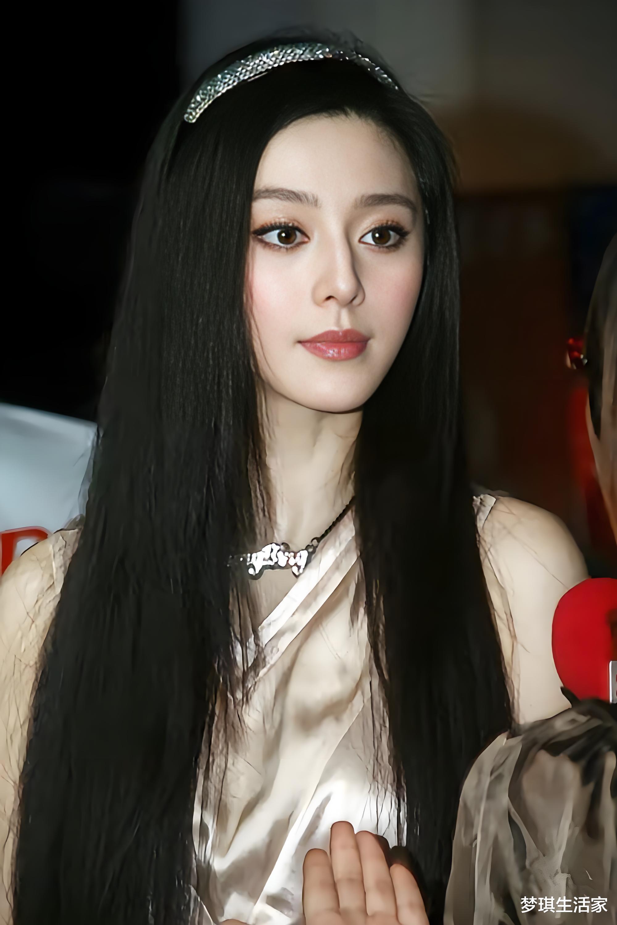 泪洒现场！范冰冰获封拿督，43岁女星海外逆袭惊艳网络