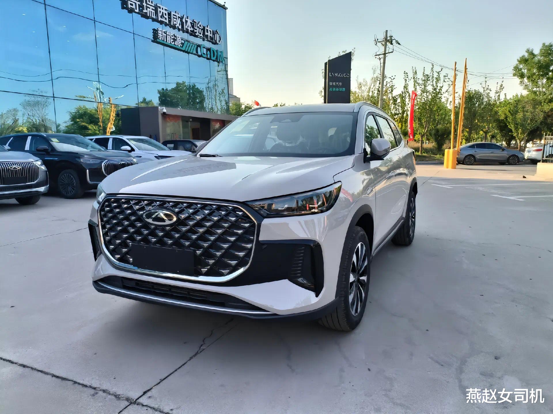 瑞虎8 PLUS乘风版实车到店,换全新前脸+浅云灰配色,配197马力