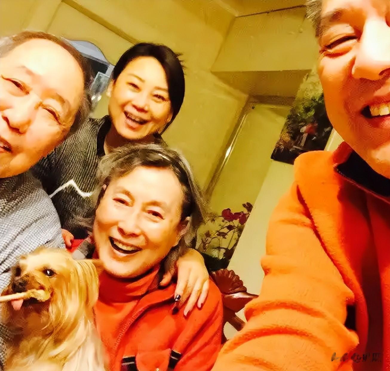 演员向梅，晚年退休后生活凄凉，真相被曝光，才知道背后的伤痛