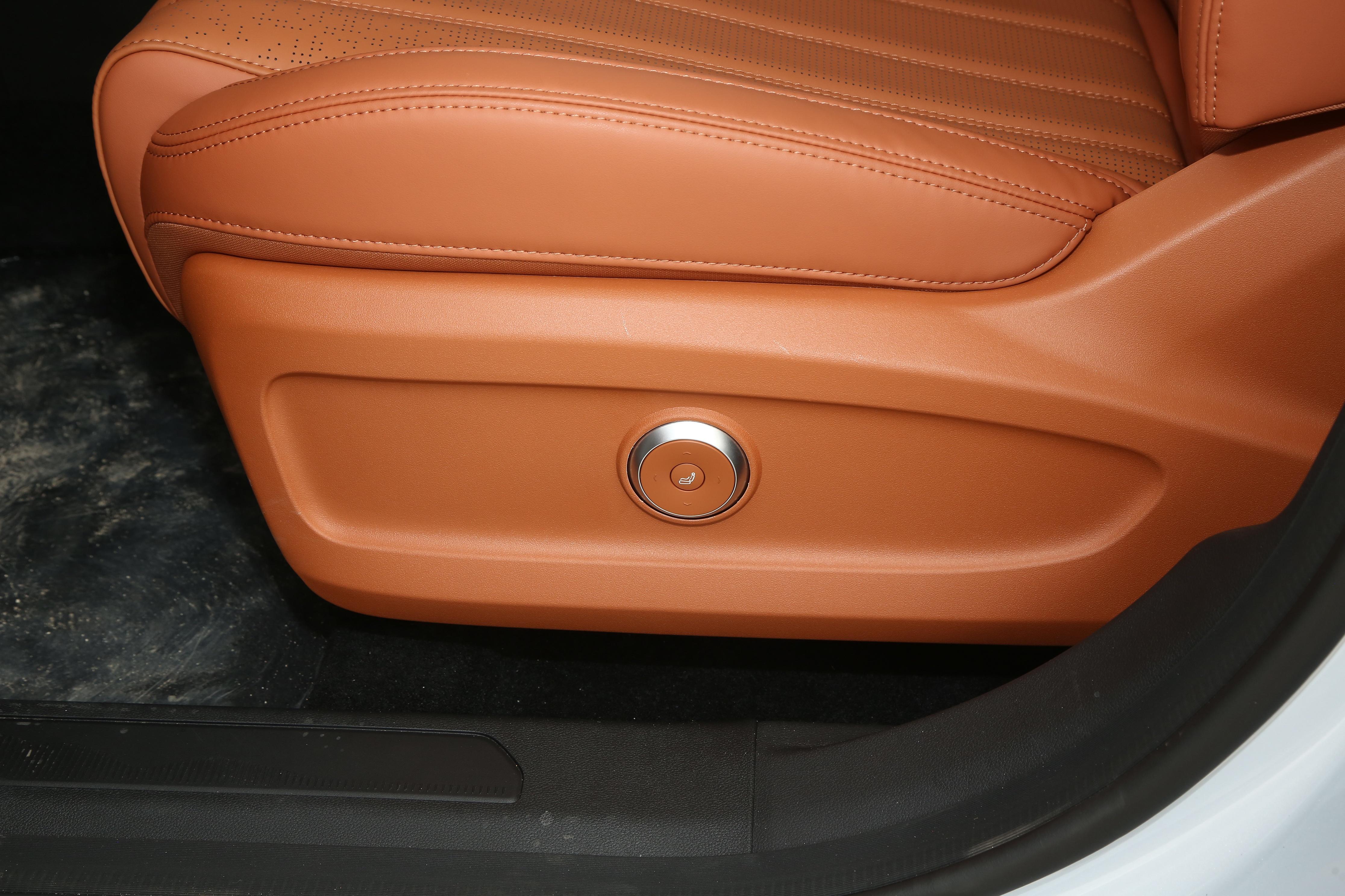 惠后才10万多!5/7座可选,续航1700km,油耗低,自驾旅行看这款