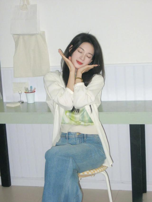 陈瑶,长相甜美清新,还有一点古典气质,这谁能不爱