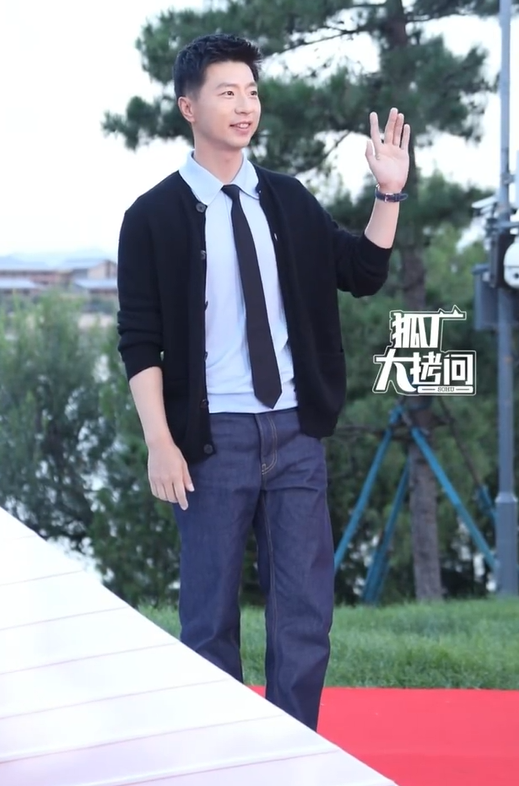 当36岁井柏然跟37岁马龙站一起，我才彻底明白，什么叫顶级自律