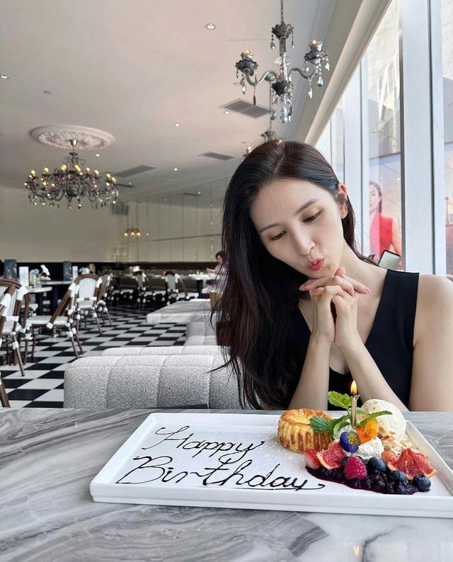 落选港姐何天儿嫁董事，素颜照曝光引关注