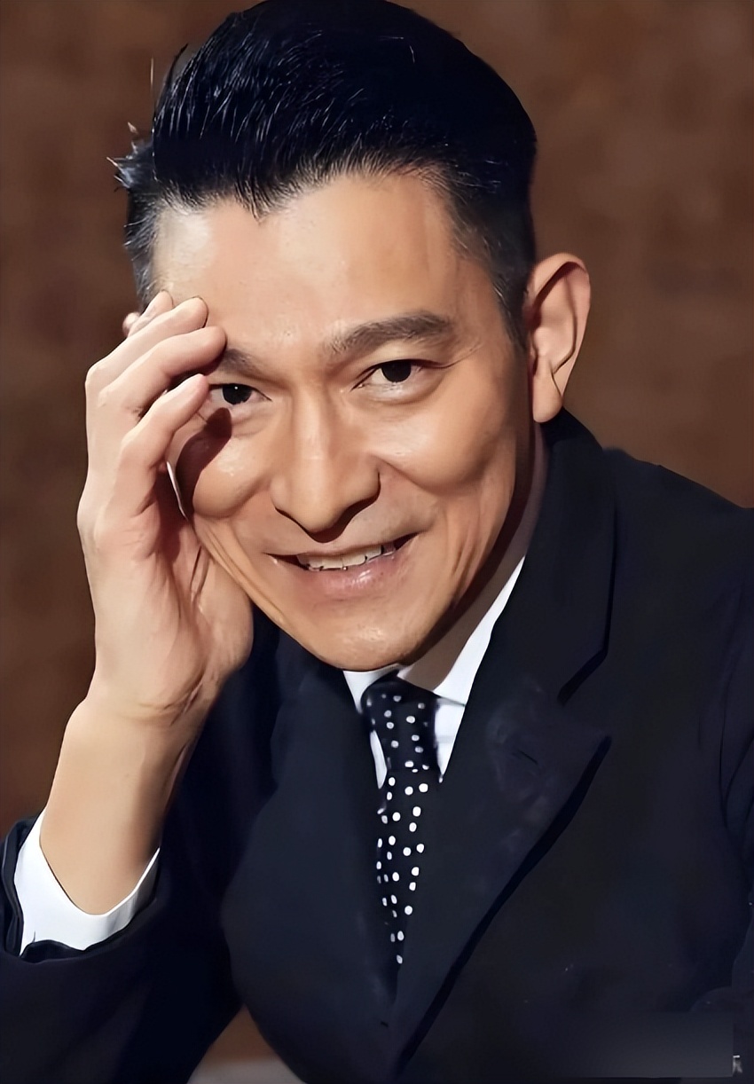 王晶终于坦白!揭露刘德华背后恩人,身份不简单,曾扇谢霆锋巴掌