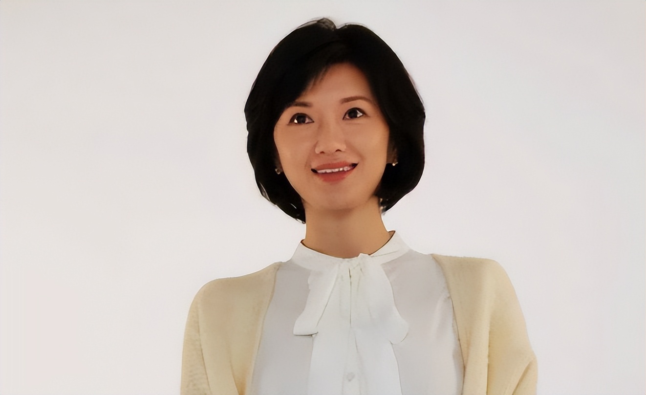 前央视主持苑冉：16岁出道，却靠演“后妈”出圈，今43岁婚姻成谜