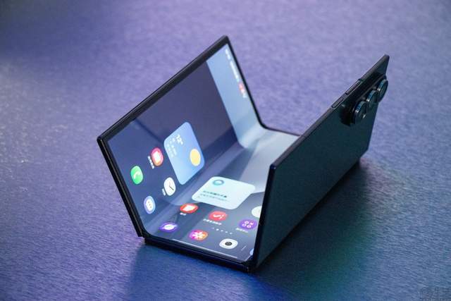 三星Galaxy Z TriFold真機圖賞：這次的三折疊，與眾不同