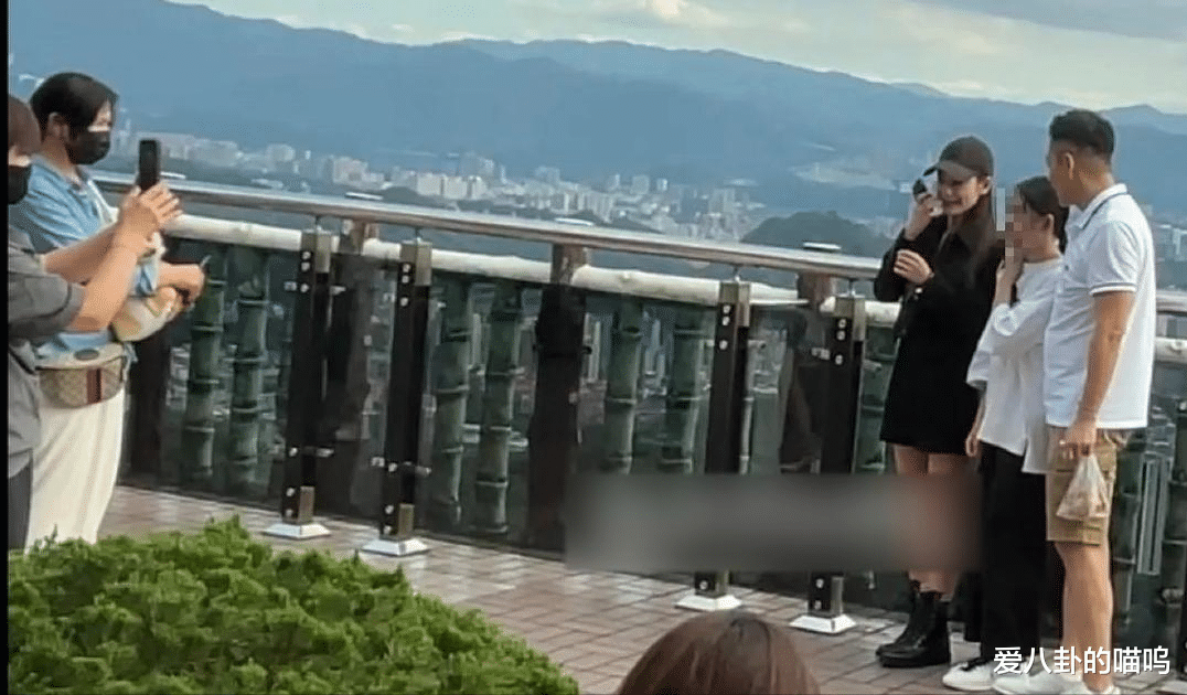 好消息:汪小菲疑似拿到儿女抚养权,陪女儿出游,女儿笑的很开心