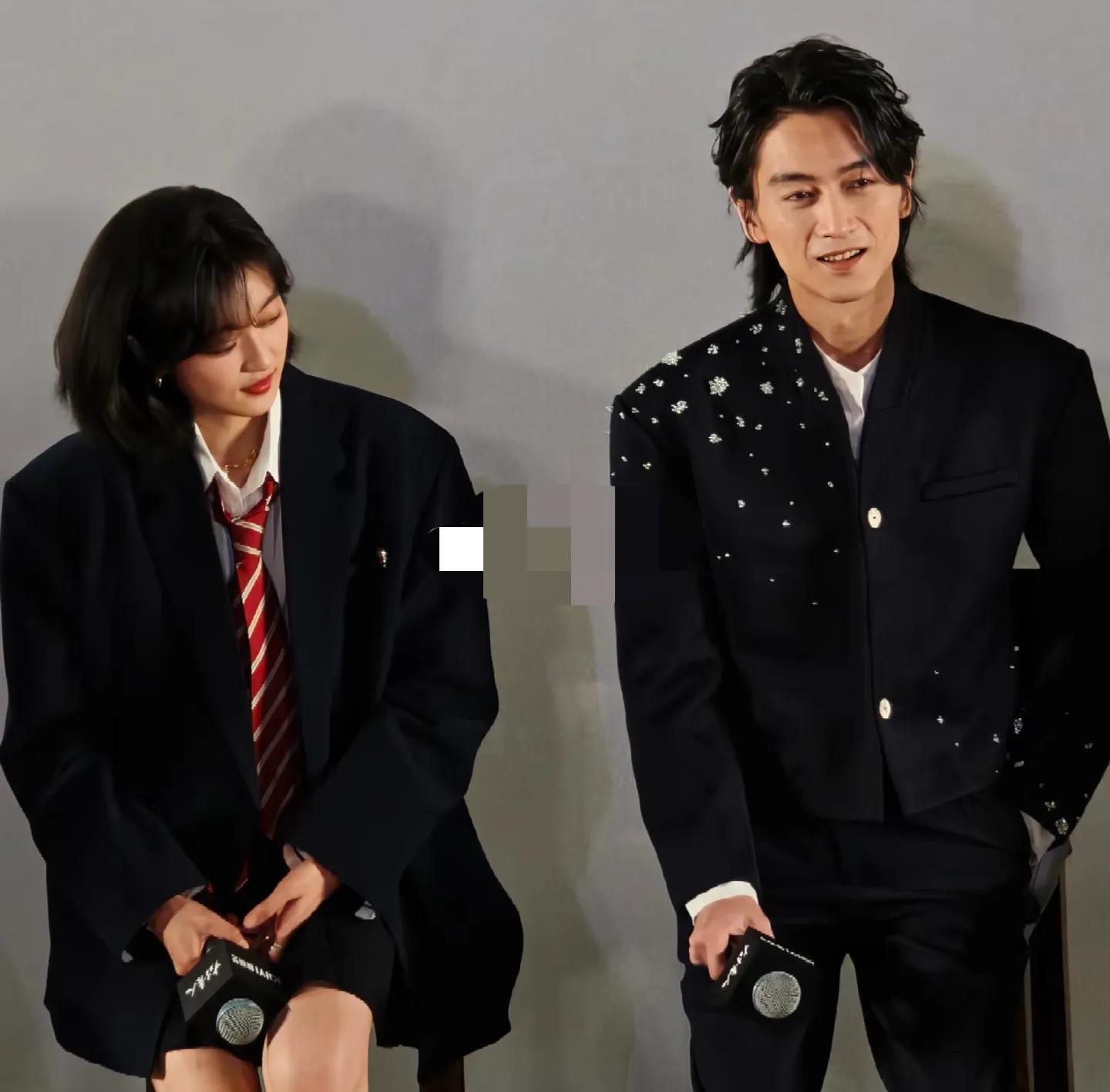 陈晓长发造型惊艳亮相新剧发布会，人暴瘦脱相，看着显老10岁