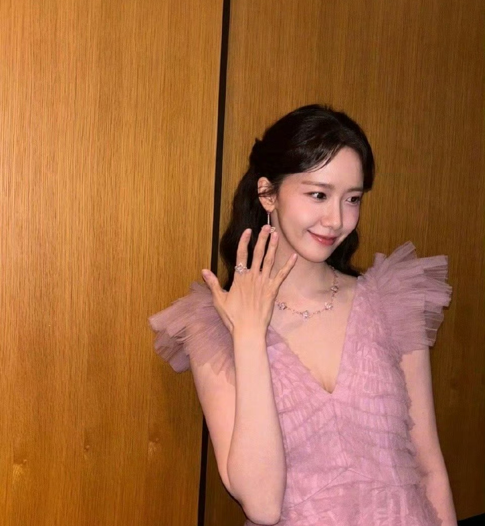 林允儿回应新剧争议，语带挑衅惹众怒，曝与韩方合作将全面收紧