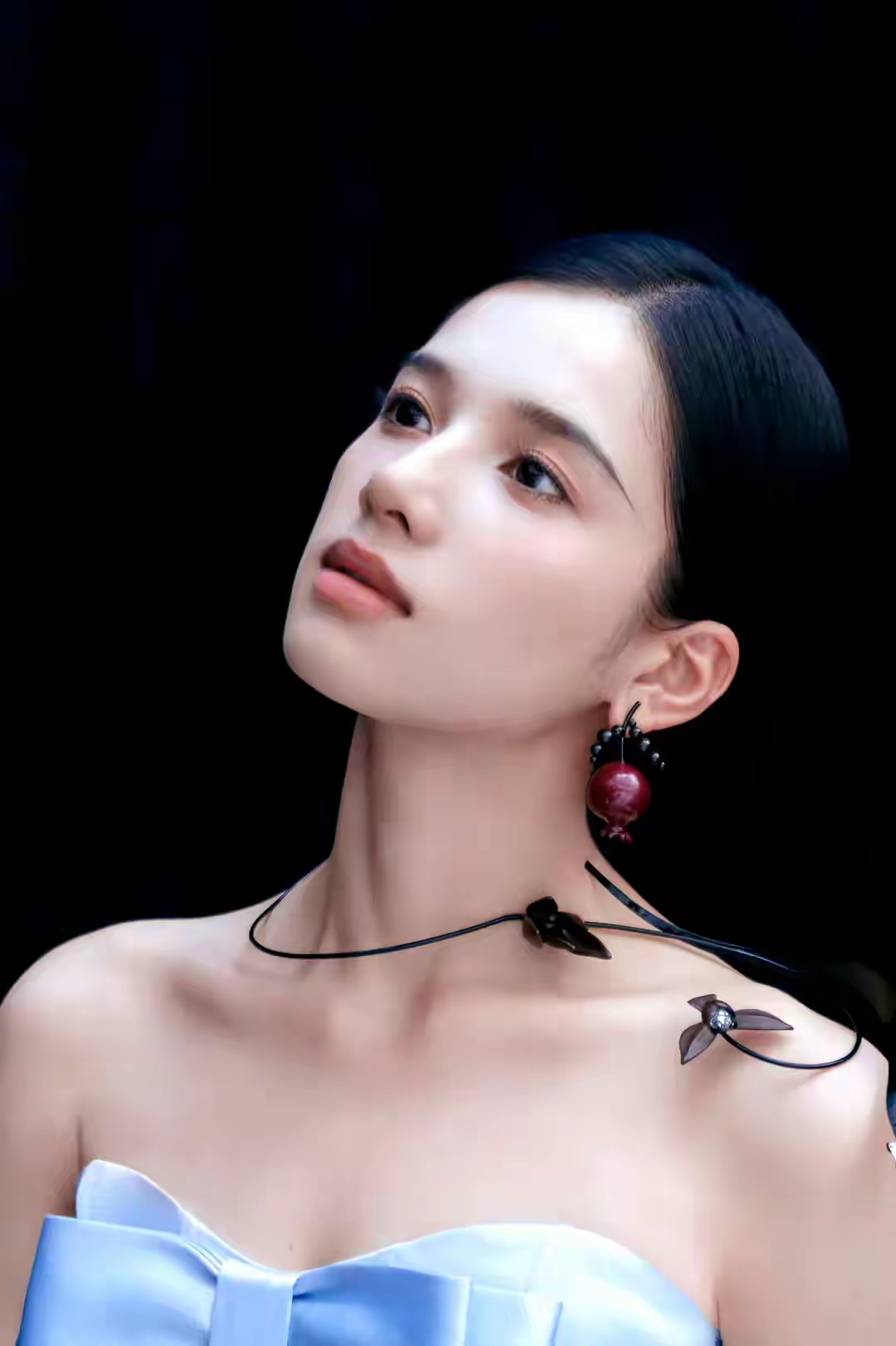 张婧仪：新生代影坛的闪耀之星！