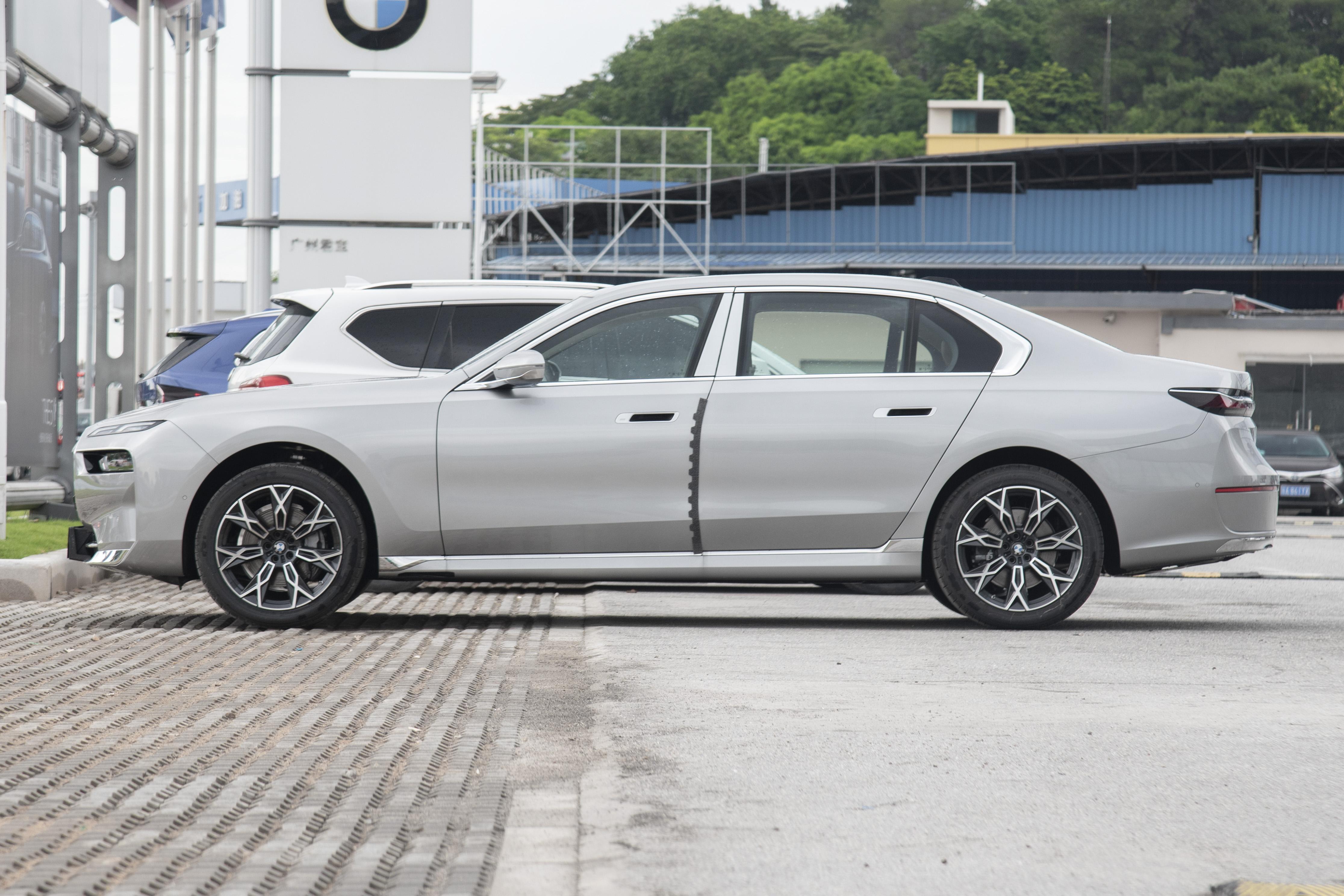 2026款宝马7系配置曝光,多选装变标配,上市待官宣