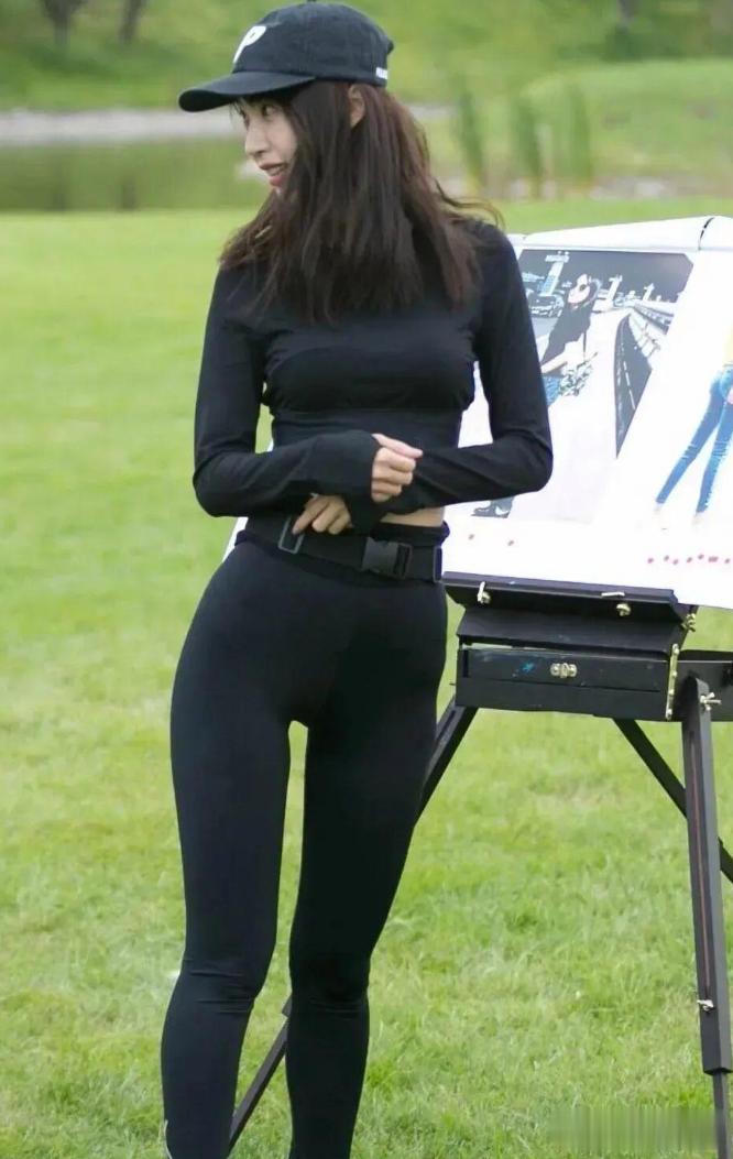 李菲儿穿瑜伽裤,这腿!这腰!黄金三围可不是吹的!