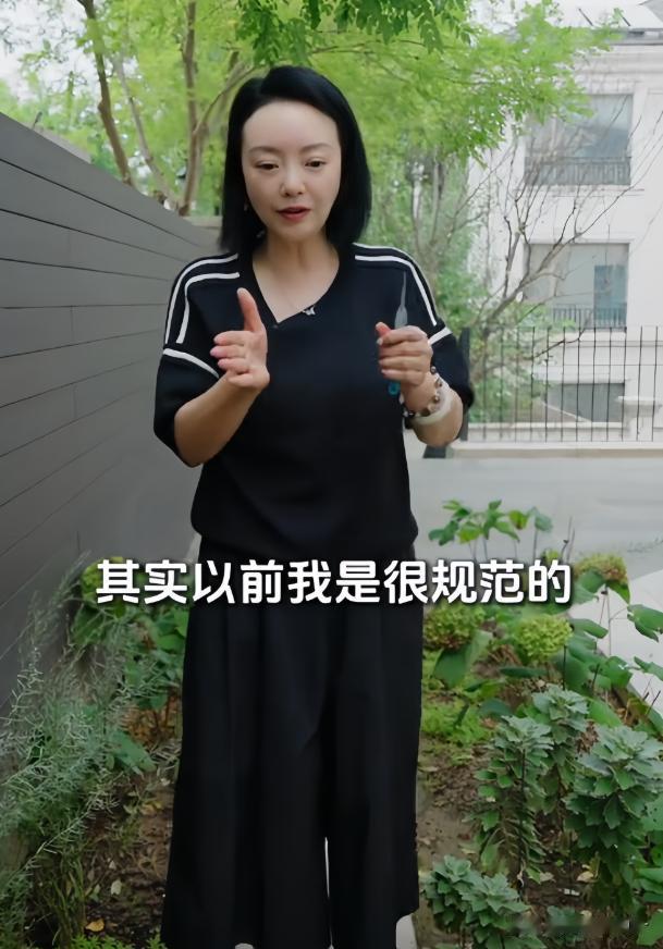 王中磊现状被曝:6亿欠债,搬进小院稀拉显破败,妻子带货还账