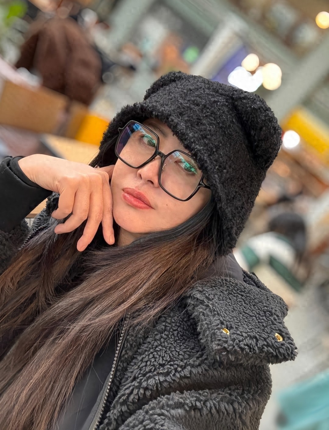 59岁王祖贤旧金山会友！生图脸肿皮肤凹陷严重，嘴唇下垂一脸苦相