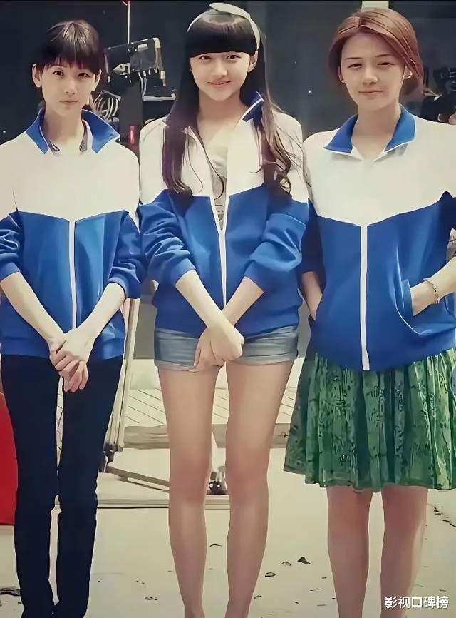 关晓彤陈都灵牵手金鸡走红毯,十年友情真相:顶峰相见才配谈永远