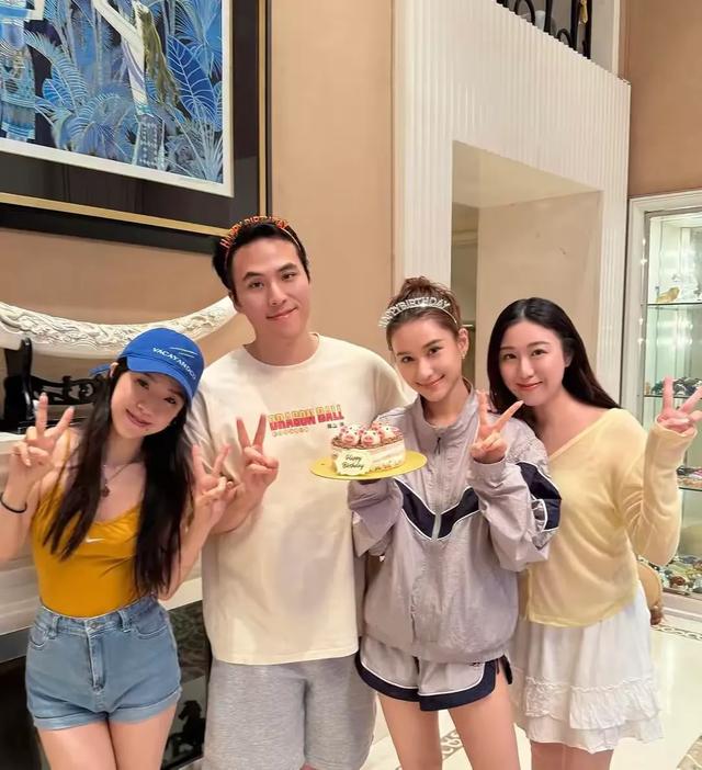 何超莲庆 34 岁生日！三房大合体，陈婉珍状态好，豪宅窗外风景吸睛