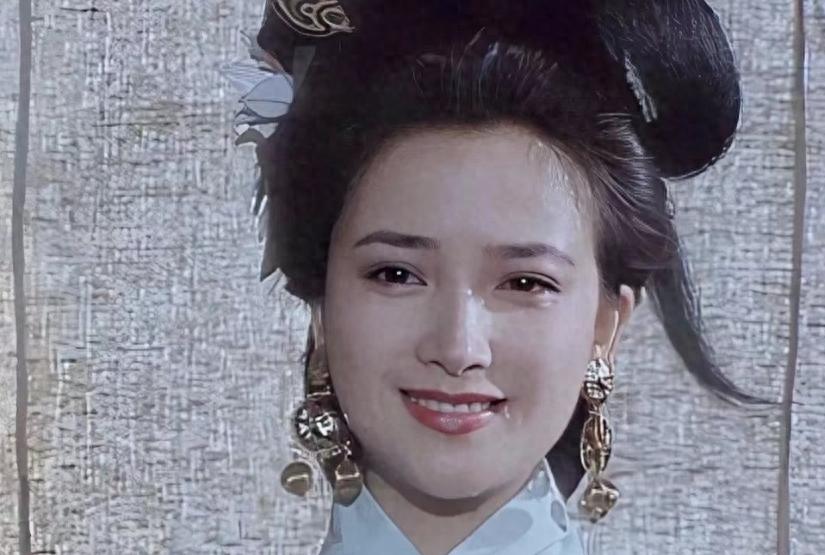 许亚军不参加前妻追悼式，评论区遭沦陷，3位明星被点名表扬