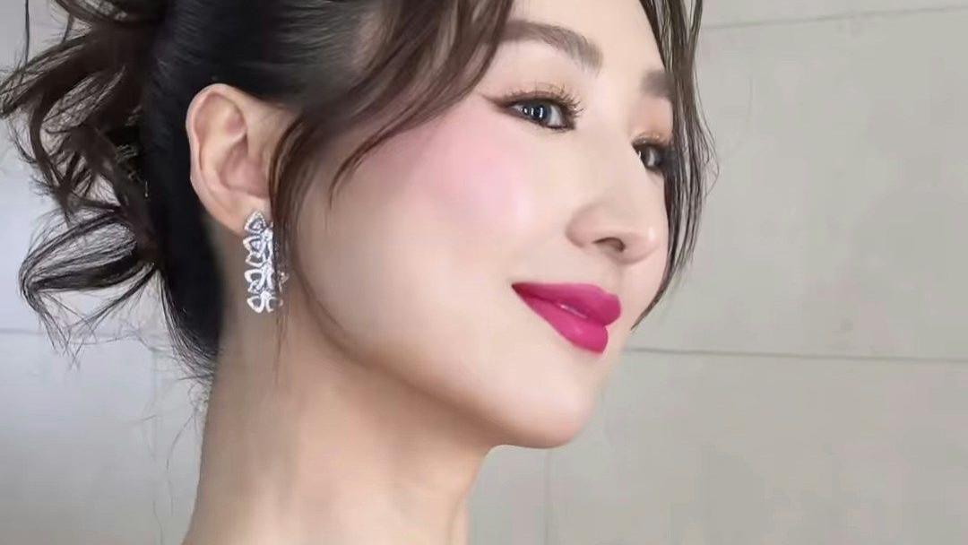 高海宁广州活动曲线傲人，电梯爆满抢镜成话题