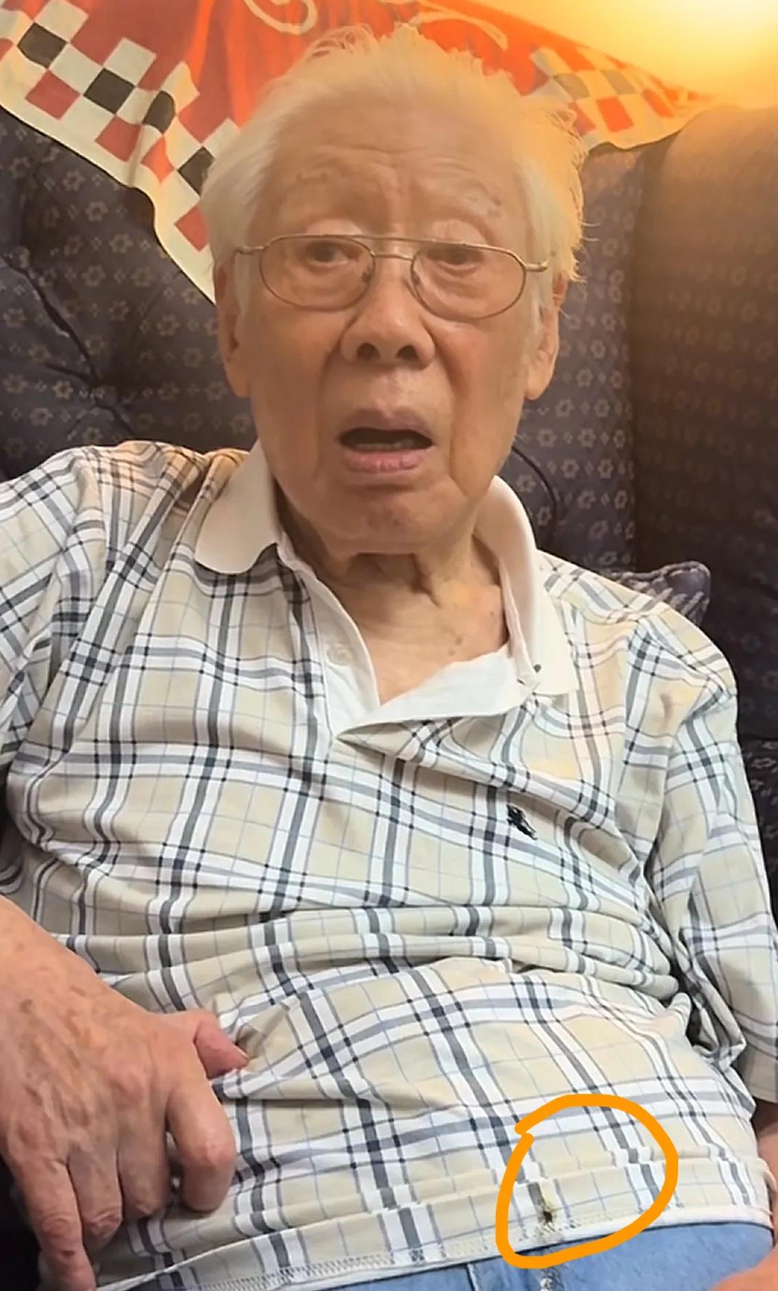 90岁焦晃近况曝光!穿破洞补丁裤,烟不离手,小30岁妻子伺候左右