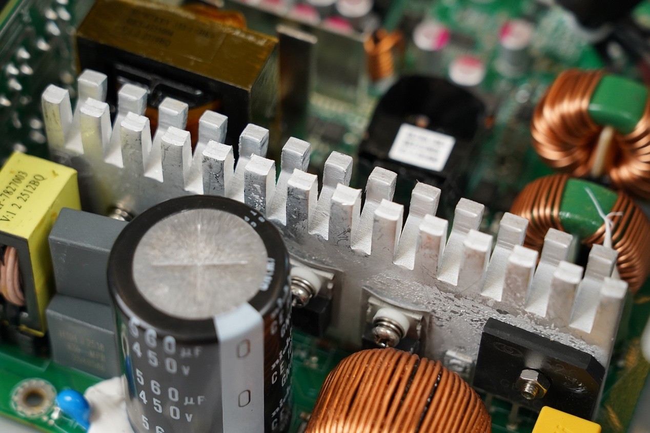 航嘉重火力AX850P三叉戟電源評測 高能效+高性價比