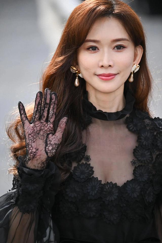 50岁的林志玲,看得见的高度自律!