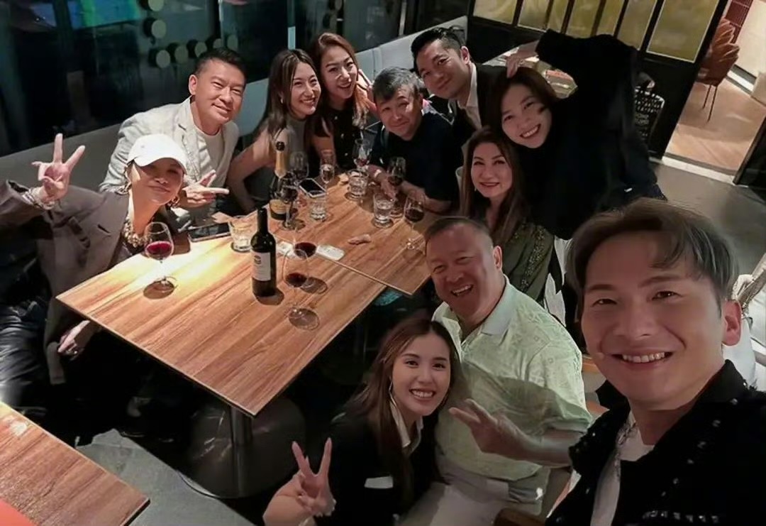 曾志伟新合照,惹争议