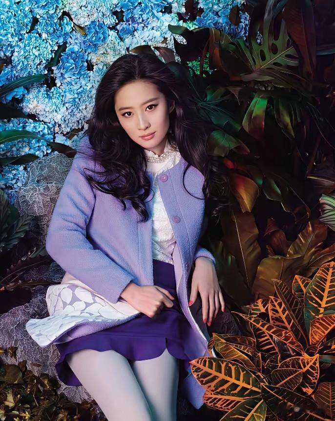 神仙姐姐还真是什么颜色的丝袜都敢往腿上招呼？