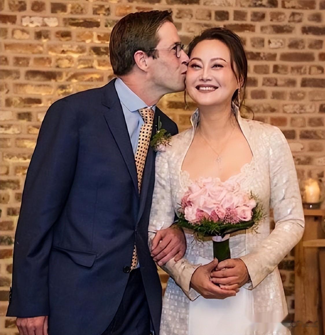 抛弃病夫，插足导演家庭，55岁攀上富豪，三金影后的上位史太精彩