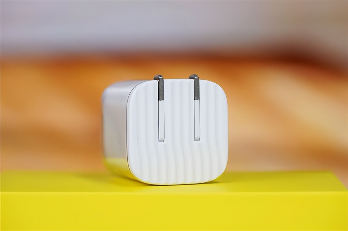 完美適配iPhone17全系快充！倍思同芯充Pro快充充電器套裝圖賞