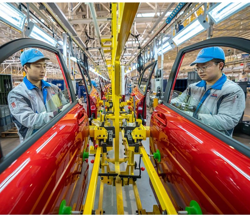 \104%关税触发末日按钮?中国启动'彩虹防御',马斯克连夜改航班\