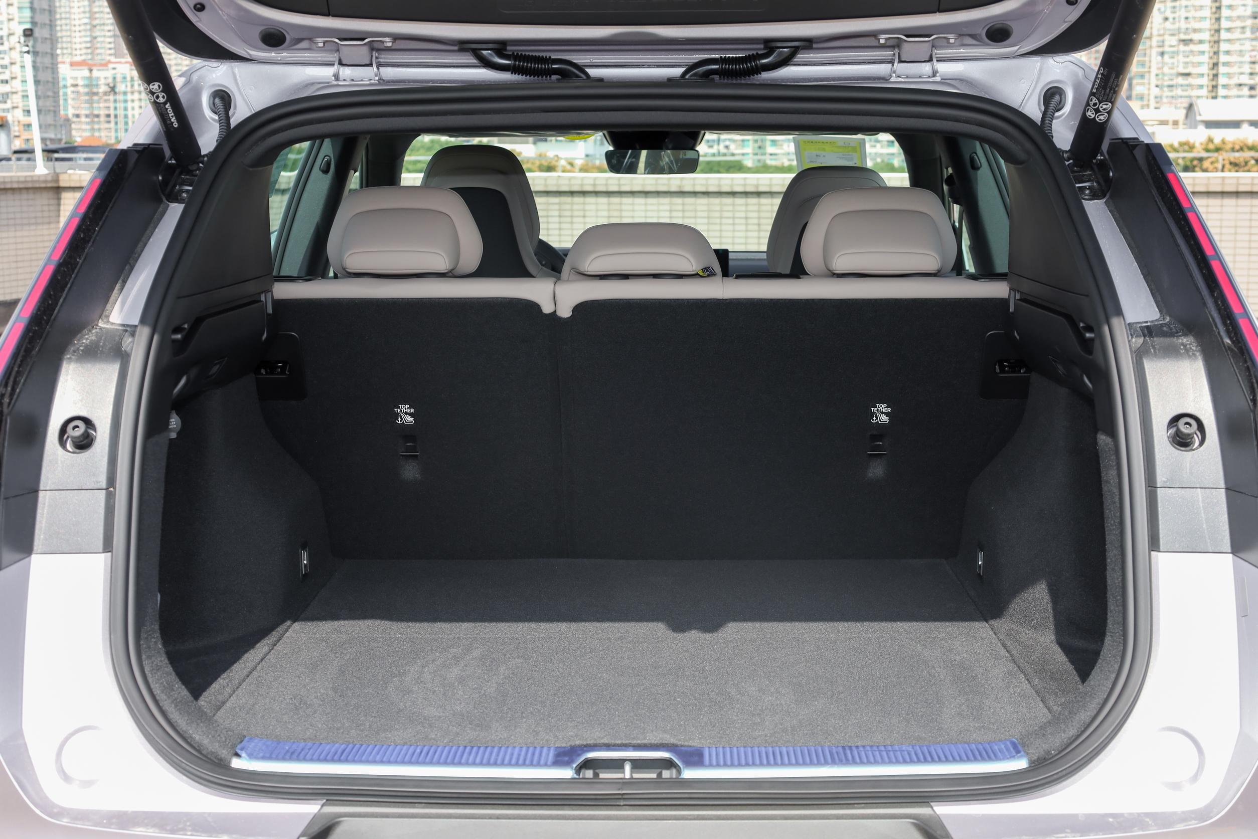 沃尔沃XC70：全系混动，家用SUV的新选择，值得购买吗？