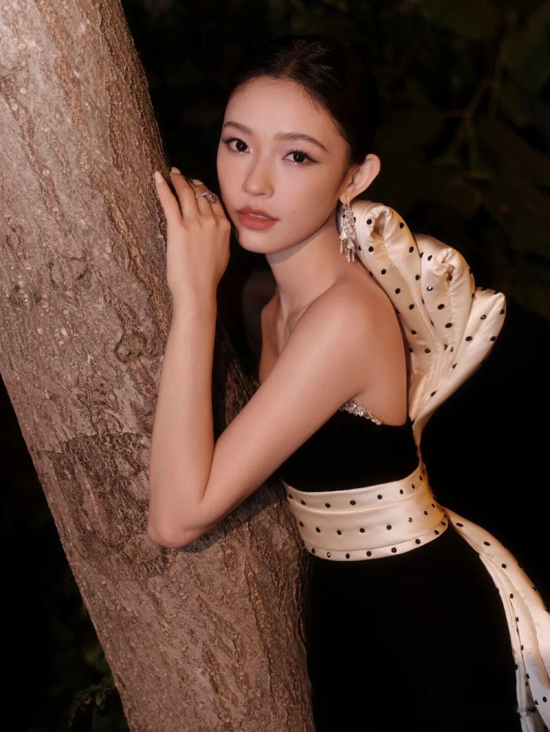 赵露思出席星光大赏？王安宇新电影？李沁新剧热度？林允古偶？