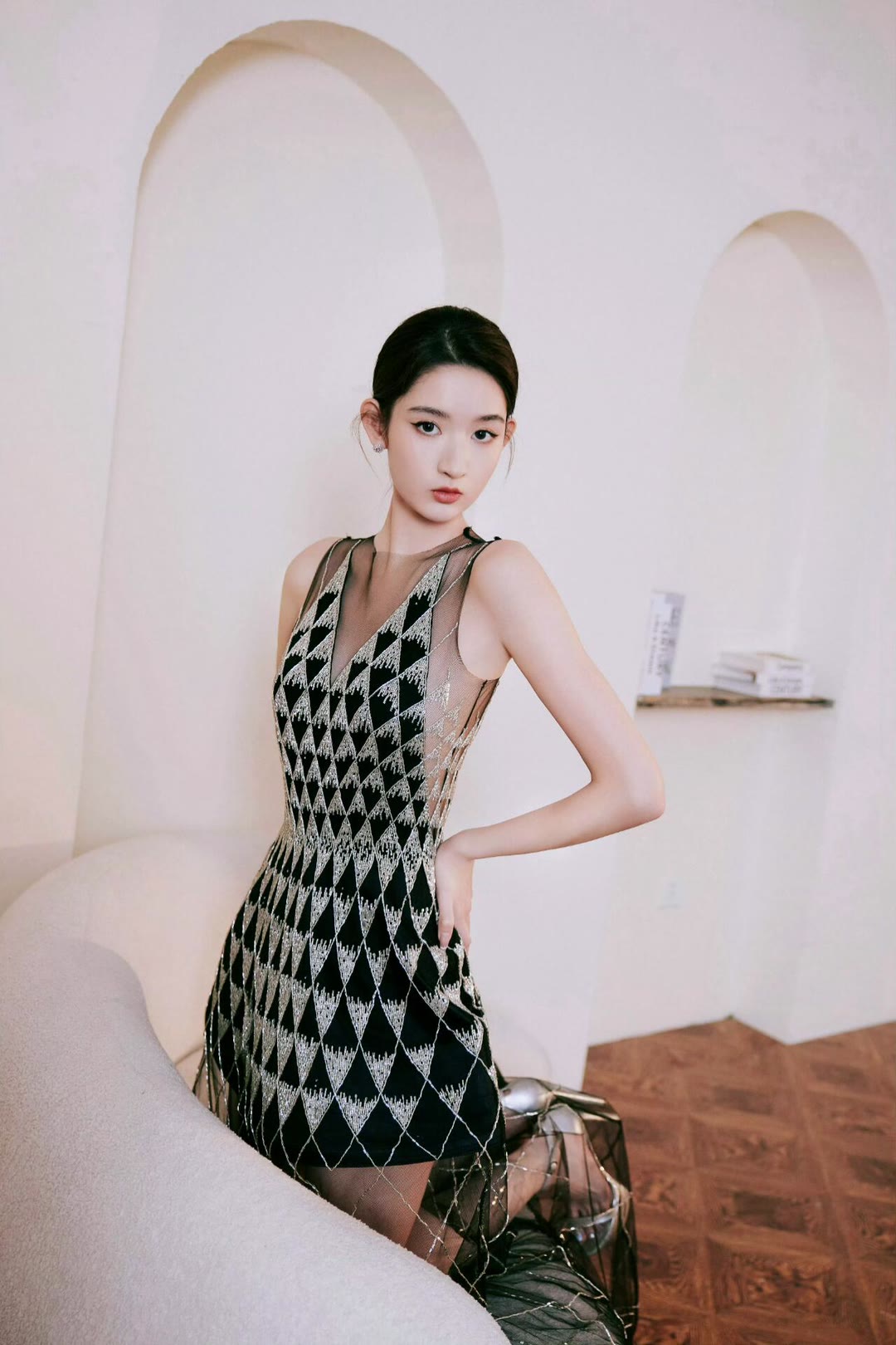 王玉雯花海写真释出,粉裙造型宛如林间精灵