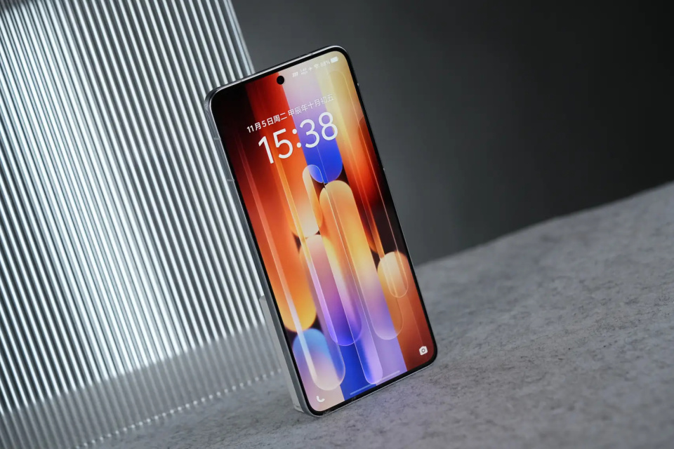 vivo徹底“攤牌了”，16GB+1TB跌價1100元，高端旗艦降成中端機