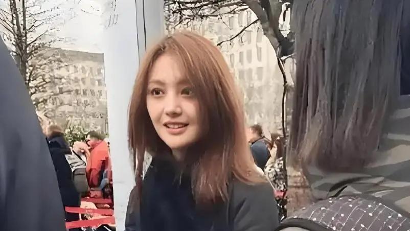 郑爽美国越混越差，打官司掏不起诉讼费，前夫张恒处境更沦落