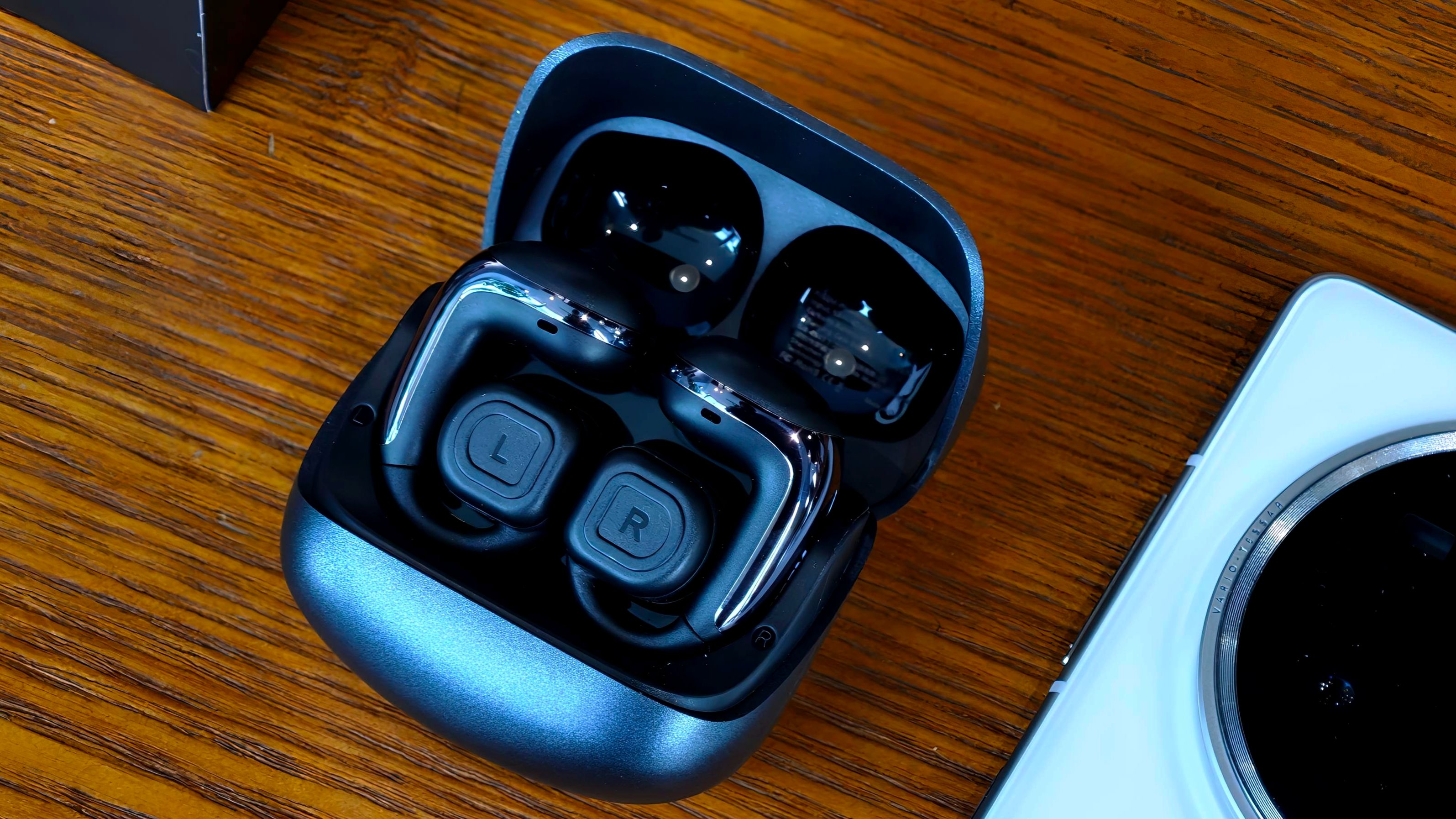 耳夾式藍牙耳機還能這么玩？西圣PLUME體驗：設計、音質新標桿！